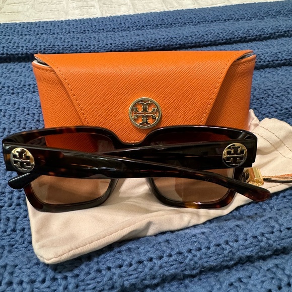 Tory Burch sunglasses - Picture 2 of 6